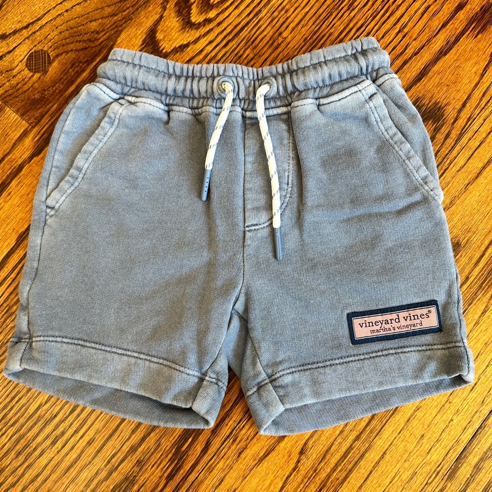 Vineyard Vines shorts Size 3T